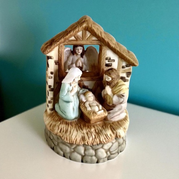 Hand-painted Nativity Baby Jesus Holy Family Vintage Ceramic Rotating Music Box - Picture 1 of 7